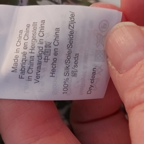 J Crew Collection 100% Silk Animal/Floral Print Button Up Blouse Size 2 - Picture 6 of 6